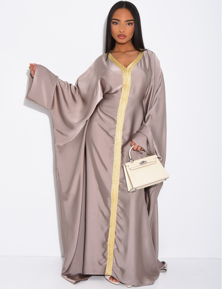 Abaya papillon en satin épais orné d'un liseré doré