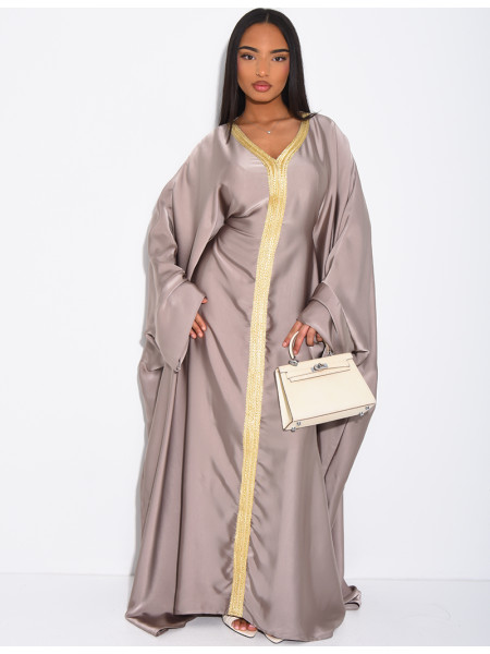 Abaya papillon en satin épais orné d'un liseré doré