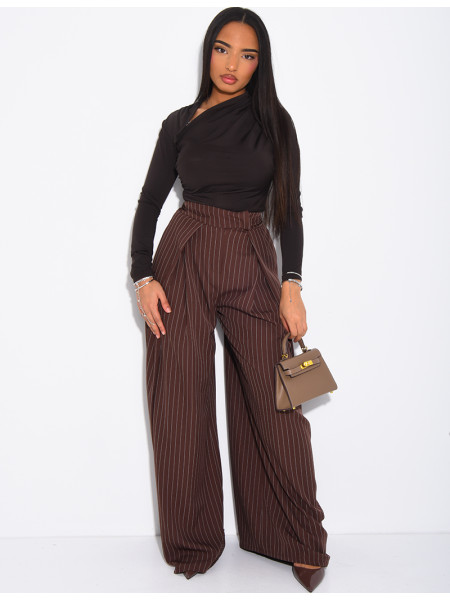 Pantalon de tailleur coupe large effet bouffant à rayures