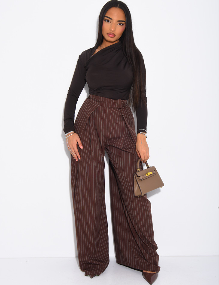 Pantalon de tailleur coupe large effet bouffant à rayures