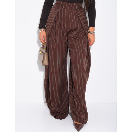 Pantalon de tailleur coupe large effet bouffant à rayures