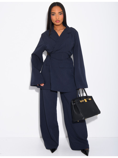 Ensemble de tailleur cache-coeur rayé à nouer dans le dos