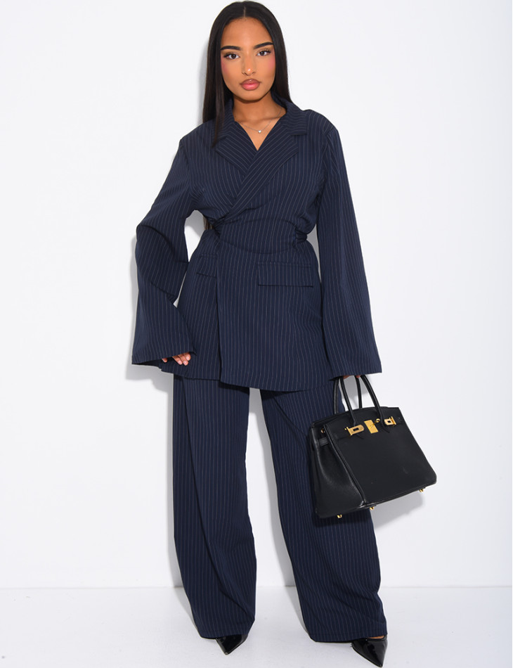 Ensemble de tailleur cache-coeur rayé à nouer dans le dos