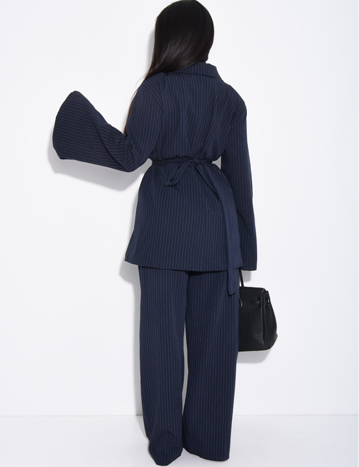 Ensemble de tailleur cache-coeur rayé à nouer dans le dos