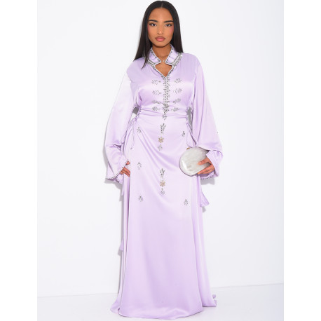 Abaya premium en satin ornée de cristaux et lacets