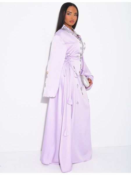 Abaya premium en satin ornée de cristaux et lacets