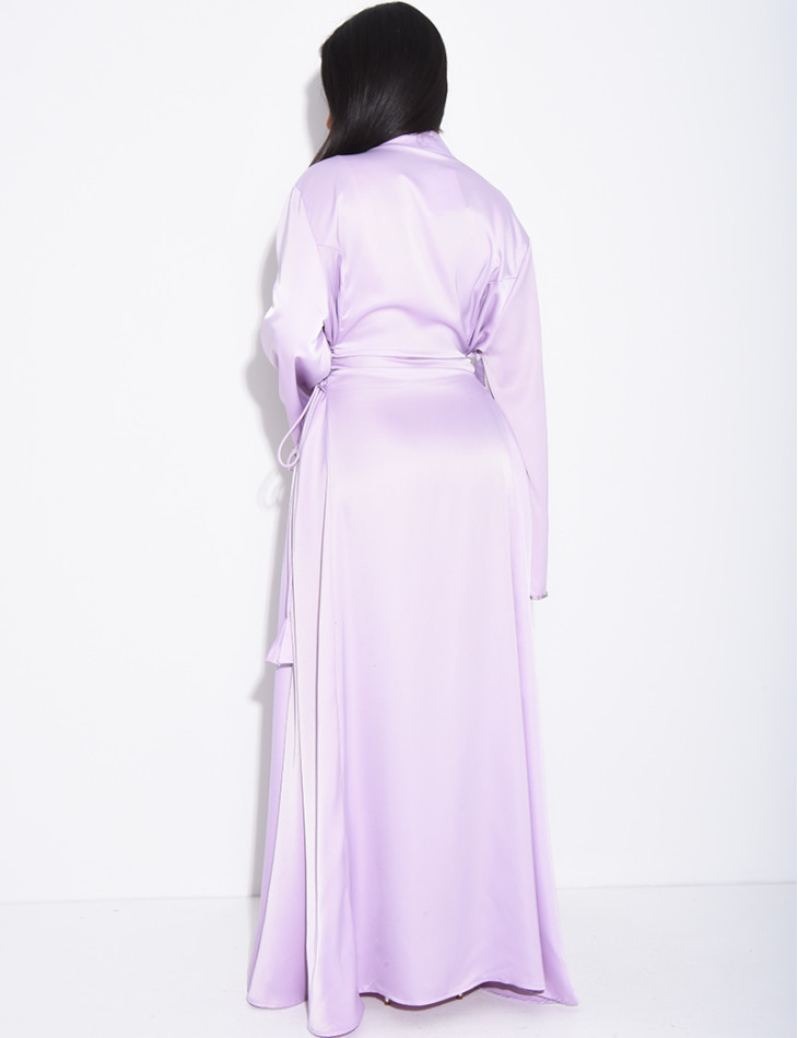 Abaya premium en satin ornée de cristaux et lacets