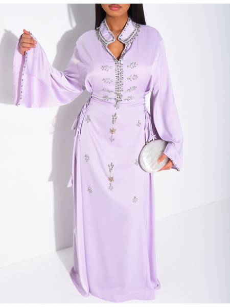Abaya premium en satin ornée de cristaux et lacets