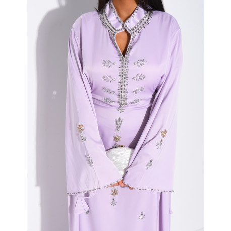 Abaya premium en satin ornée de cristaux et lacets