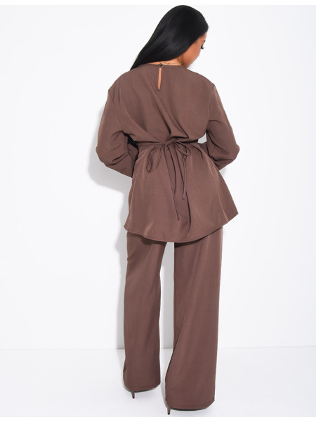 Ensemble pantalon et blouse longue à nouer dans le dos
