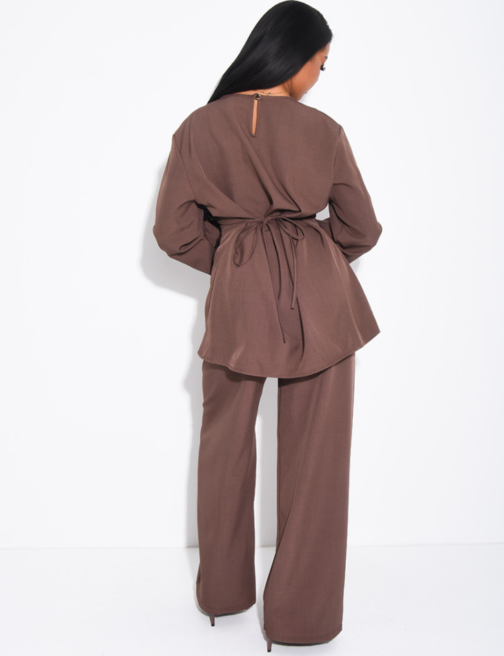Ensemble pantalon et blouse longue à nouer dans le dos