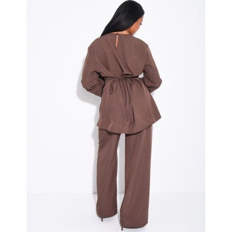 Ensemble pantalon et blouse longue à nouer dans le dos