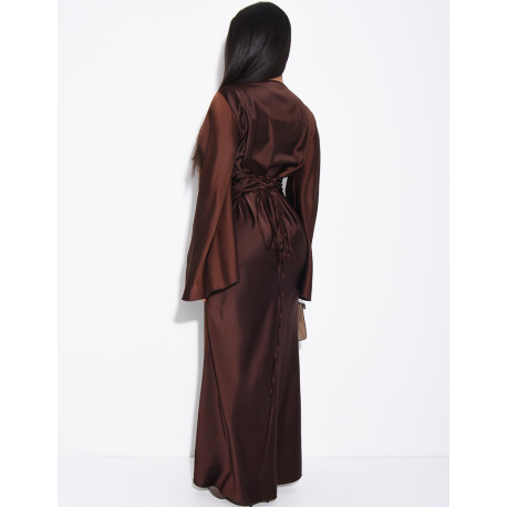 Langes Kleid aus Satin, das im Rücken gebunden wird Ausgestellte Ärmel