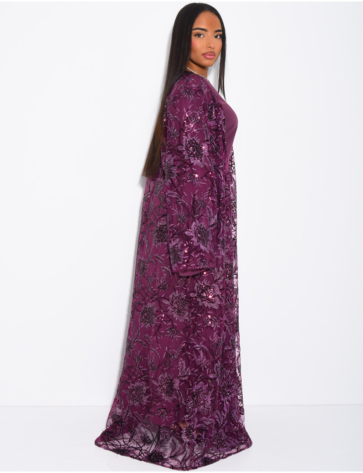 Set aus dickem Satinkleid und transparentem Kimono mit aufgestickten Pailletten