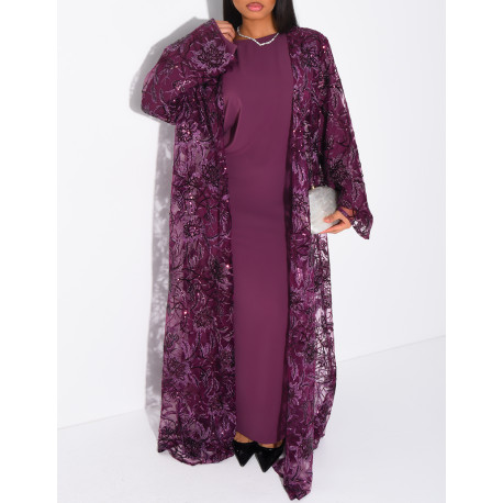 Set aus dickem Satinkleid und transparentem Kimono mit aufgestickten Pailletten