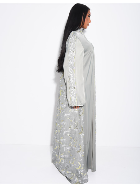 Premium-Abaya aus Satin mit Stickereien auf Vorder- und Rückseite