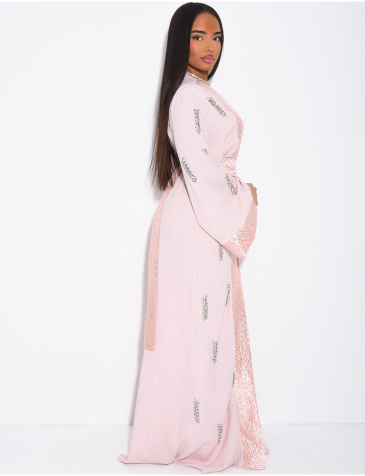 Ensemble premium robe sans manche et kimono à cristaux et bordures en tissu brocard