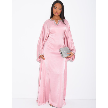 Abaya aus hochwertigem Satin mit Schmetterlingsmuster, verziert mit Kristallen am Kragen und an den Ärmeln