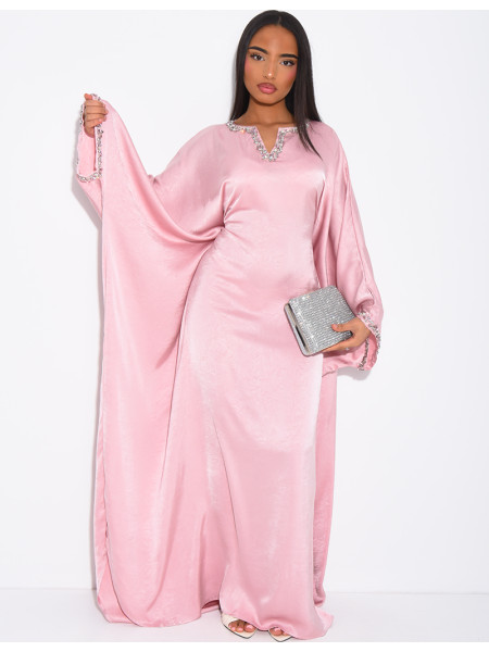 Abaya aus hochwertigem Satin mit Schmetterlingsmuster, verziert mit Kristallen am Kragen und an den Ärmeln