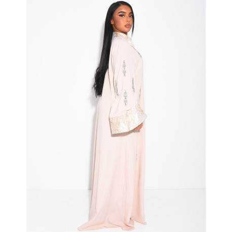 Premium-Abaya mit Kristallverzierung und Brokat-Einsatz