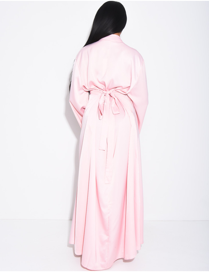 Hochwertige Satin-Abaya mit handgestickten Kristallen und Taillengürtel