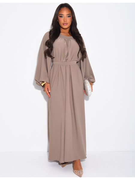 Robe longue avec ceinture assortie