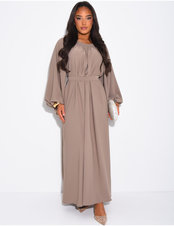 Robe longue avec ceinture assortie