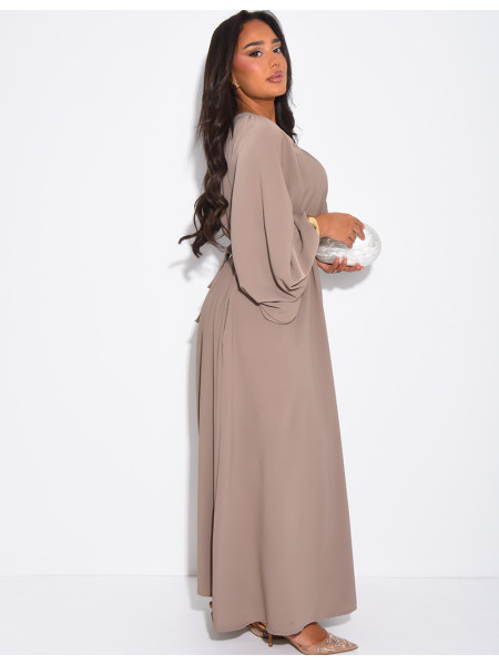 Robe longue avec ceinture assortie