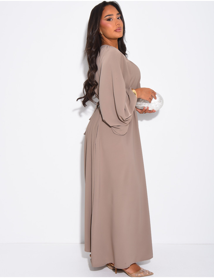 Robe longue avec ceinture assortie