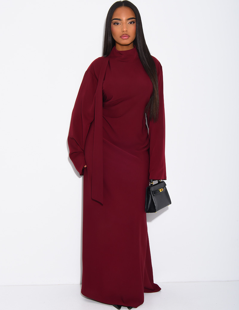 Robe col montant ajustée à...