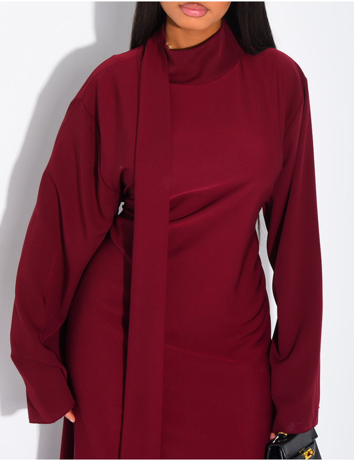 Robe col montant ajustée à châle au col