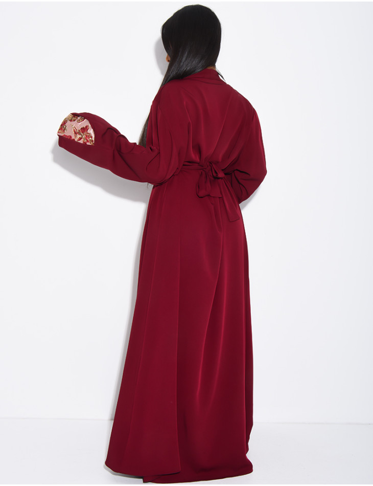 Ensemble sous robe sans manche et kimono à empiècement brocard ceinturé