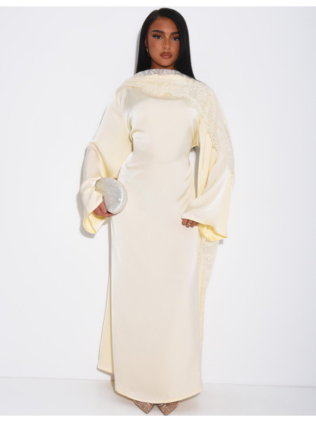 Robe longue en satin à empiècement en dentelle fine