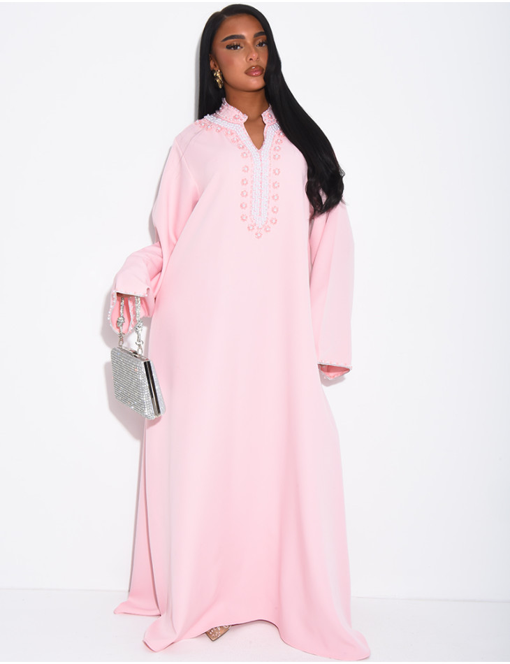 Weite Abaya mit handgenähten Perlen