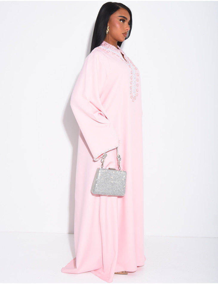 Weite Abaya mit handgenähten Perlen