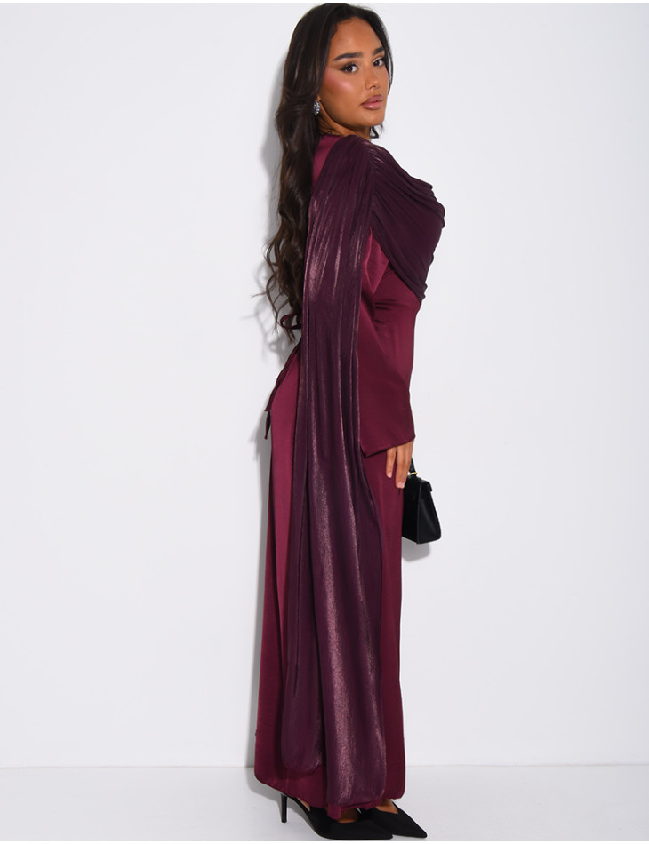 Robe longue en satin à drapé en voile brillant au col