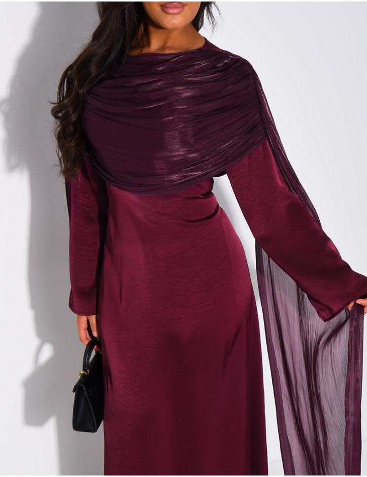 Robe longue en satin à drapé en voile brillant au col