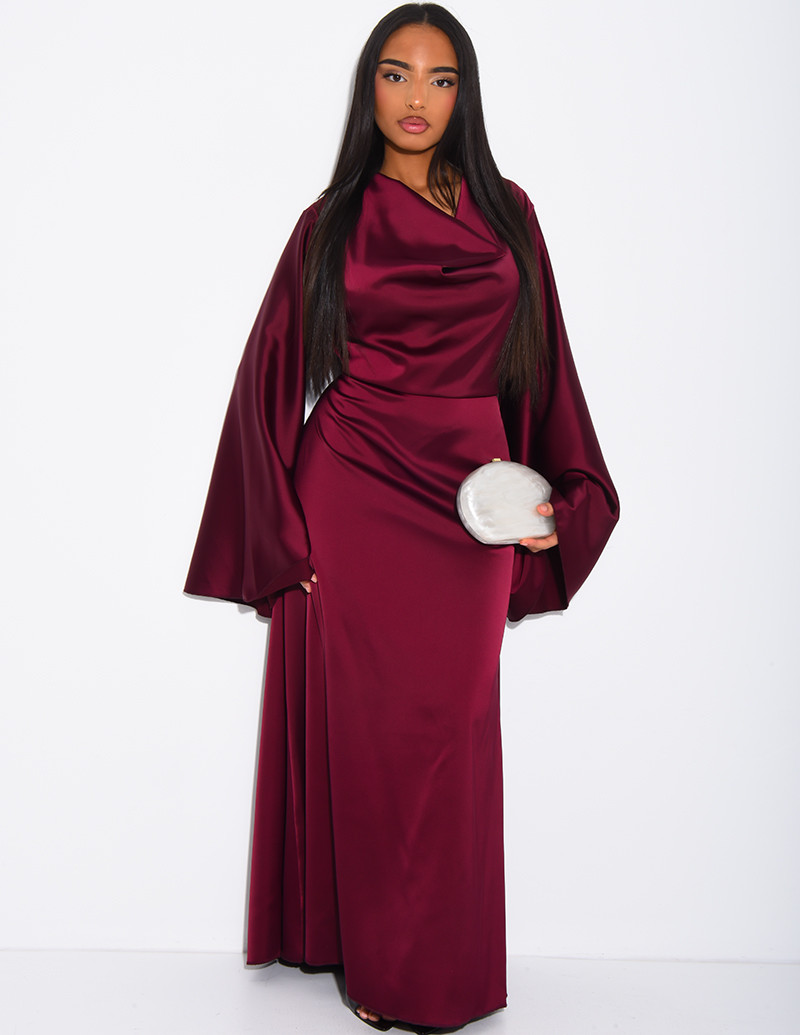 Robe longue en satin épais...