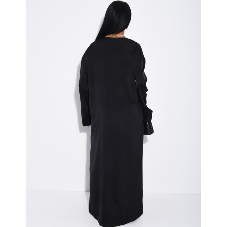 Abaya ample en satin fluide à empiècements en dentelle à strass