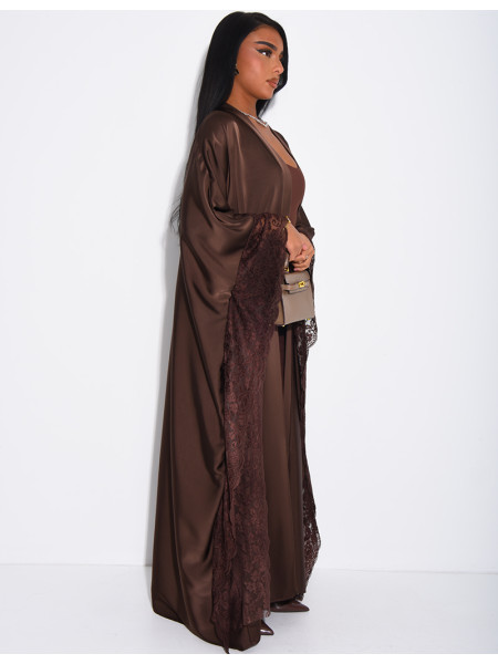Fließender Kimono aus Satin mit Spitzenbesatz