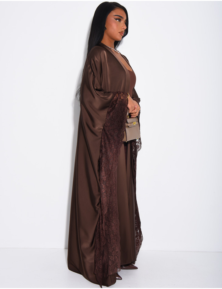 Fließender Kimono aus Satin mit Spitzenbesatz