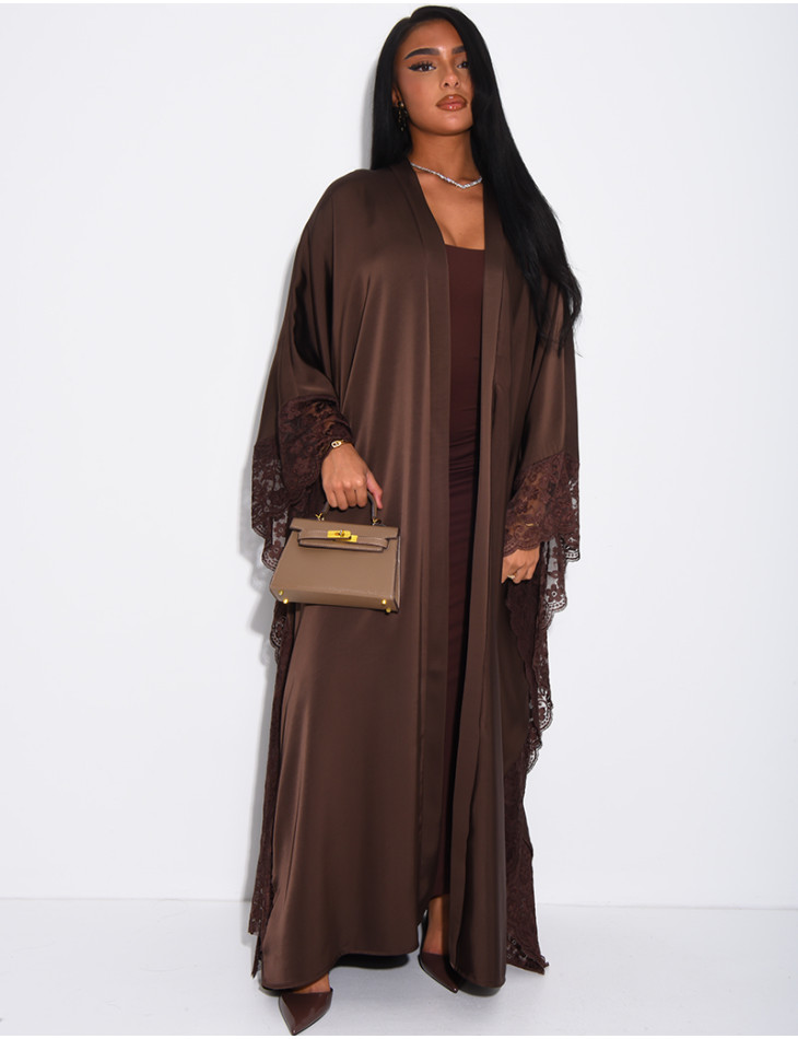 Fließender Kimono aus Satin mit Spitzenbesatz