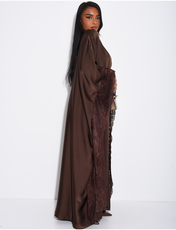 Fließender Kimono aus Satin mit Spitzenbesatz