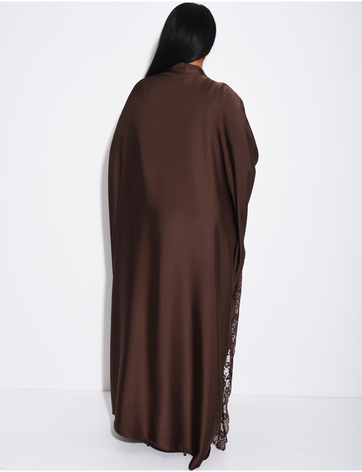 Fließender Kimono aus Satin mit Spitzenbesatz