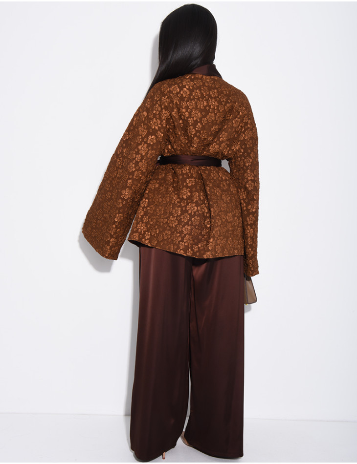 Ensemble kimono brocard ceinturé et pantalon en satin assorti