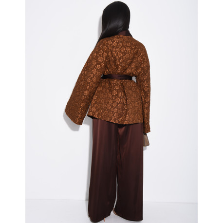 Ensemble kimono brocard ceinturé et pantalon en satin assorti