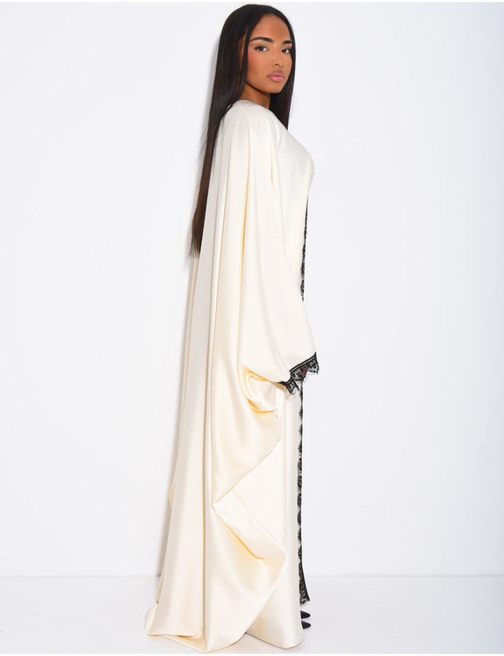 Abaya papillon à empiècements en dentelle