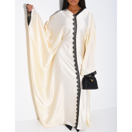Abaya papillon à empiècements en dentelle