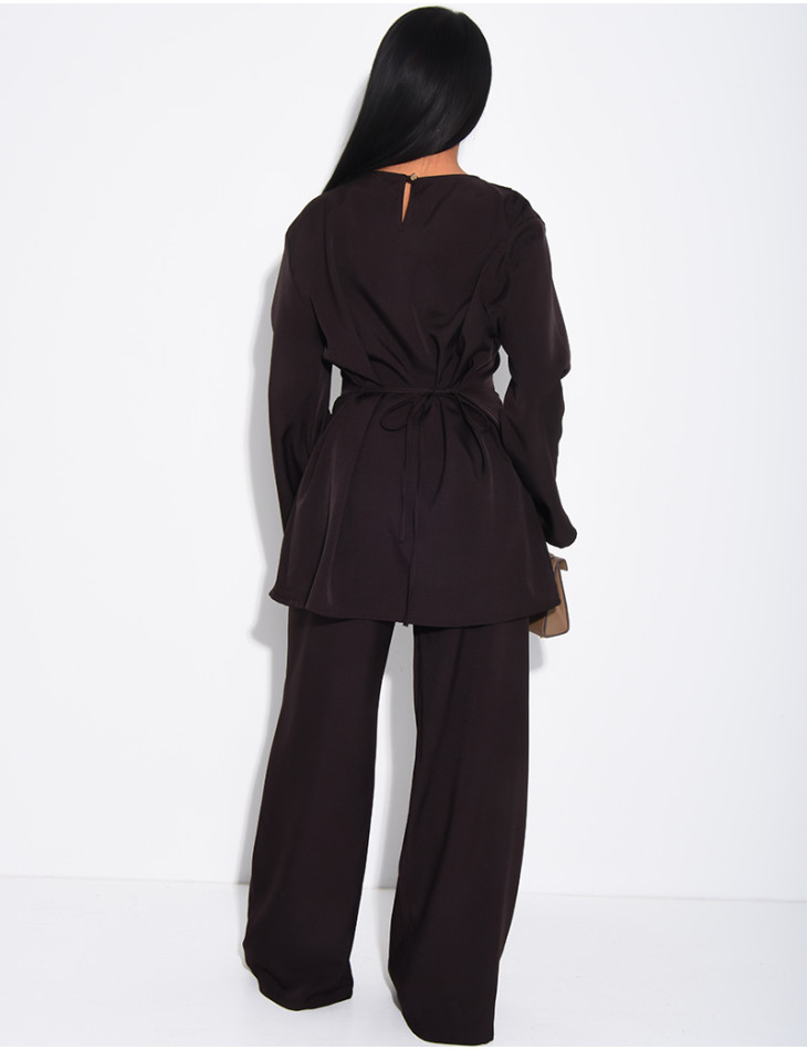Ensemble pantalon et blouse longue à nouer dans le dos
