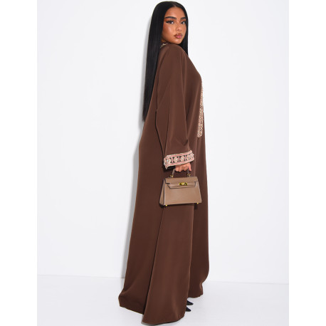 Abaya ample à broderies et strass au col